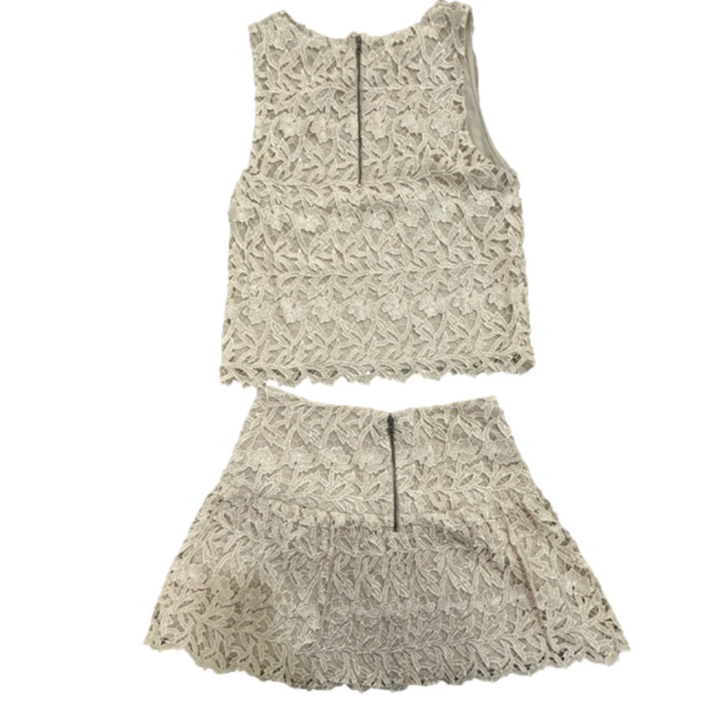 Alice + Olivia Amal Guipure Lace Top size M & Jayce Lace Mimi Ivory skirt size 4 - Picture 7 of 13